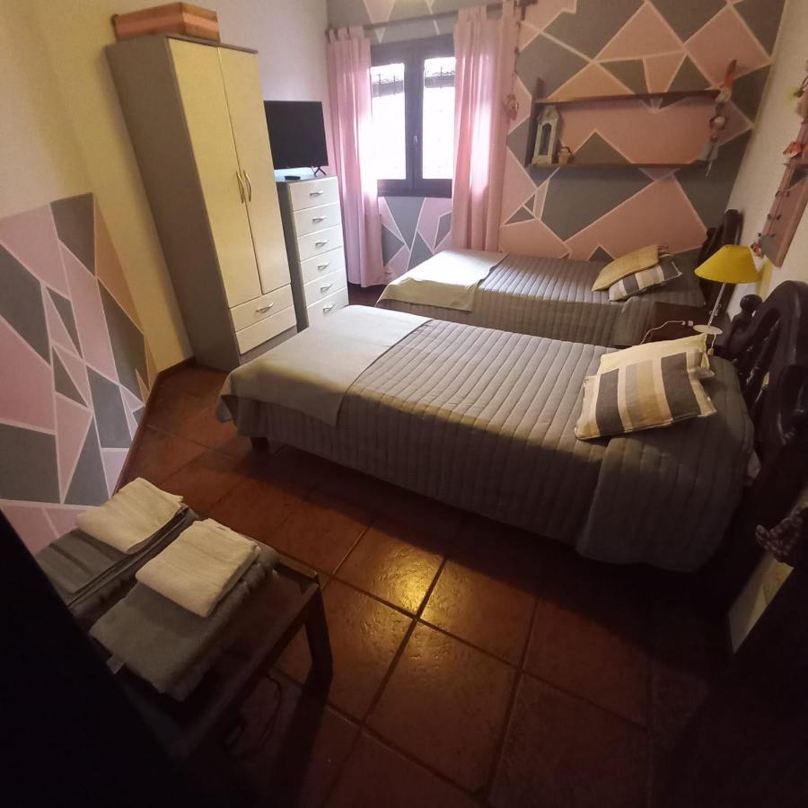 Casa Confortable - Parque Central - Estacionamiento, Patio, 3 Banos, 5 Habitaciones - La Cieneguita Dış mekan fotoğraf
