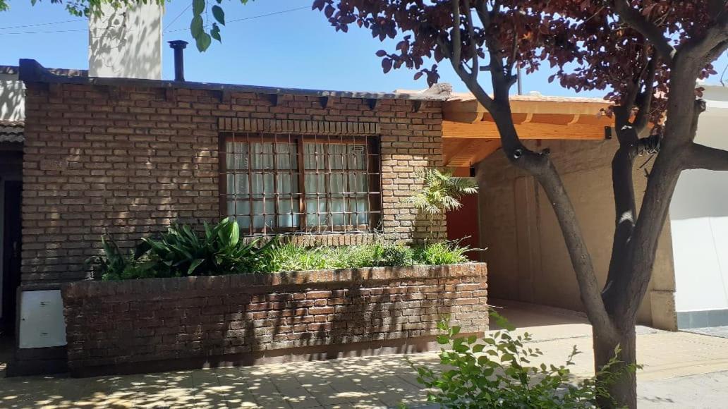 Casa Confortable - Parque Central - Estacionamiento, Patio, 3 Banos, 5 Habitaciones - La Cieneguita Dış mekan fotoğraf