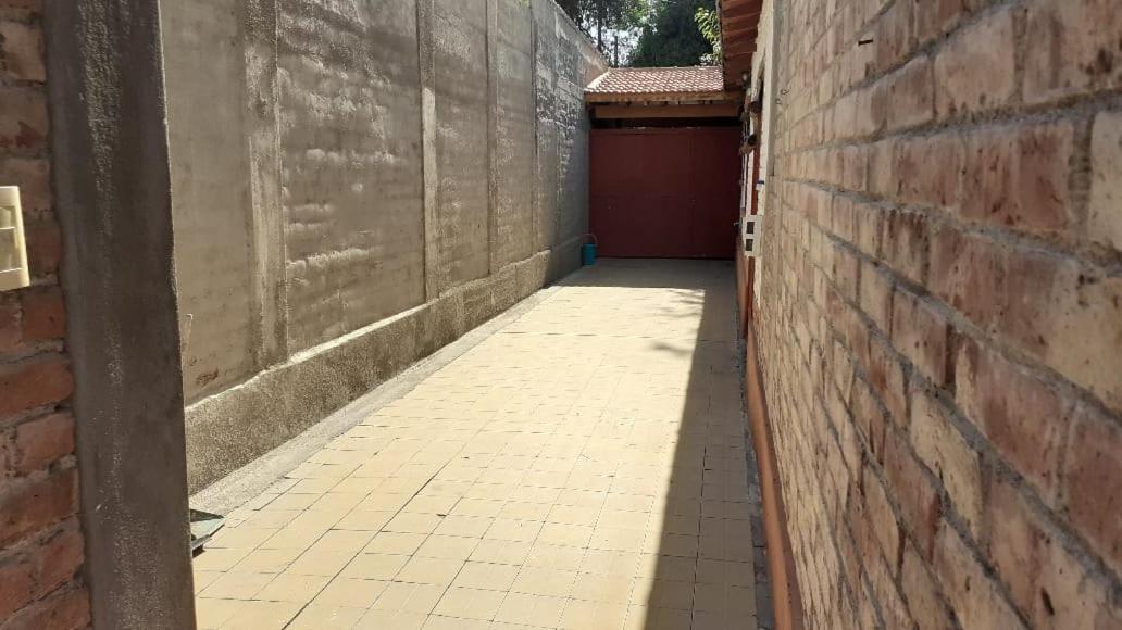 Casa Confortable - Parque Central - Estacionamiento, Patio, 3 Banos, 5 Habitaciones - La Cieneguita Dış mekan fotoğraf