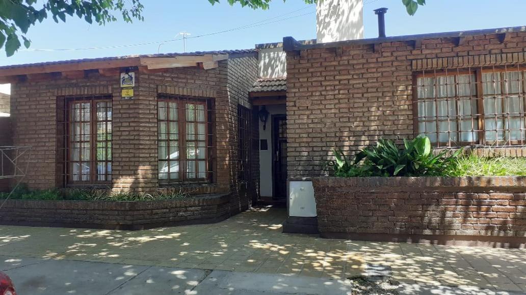 Casa Confortable - Parque Central - Estacionamiento, Patio, 3 Banos, 5 Habitaciones - La Cieneguita Dış mekan fotoğraf
