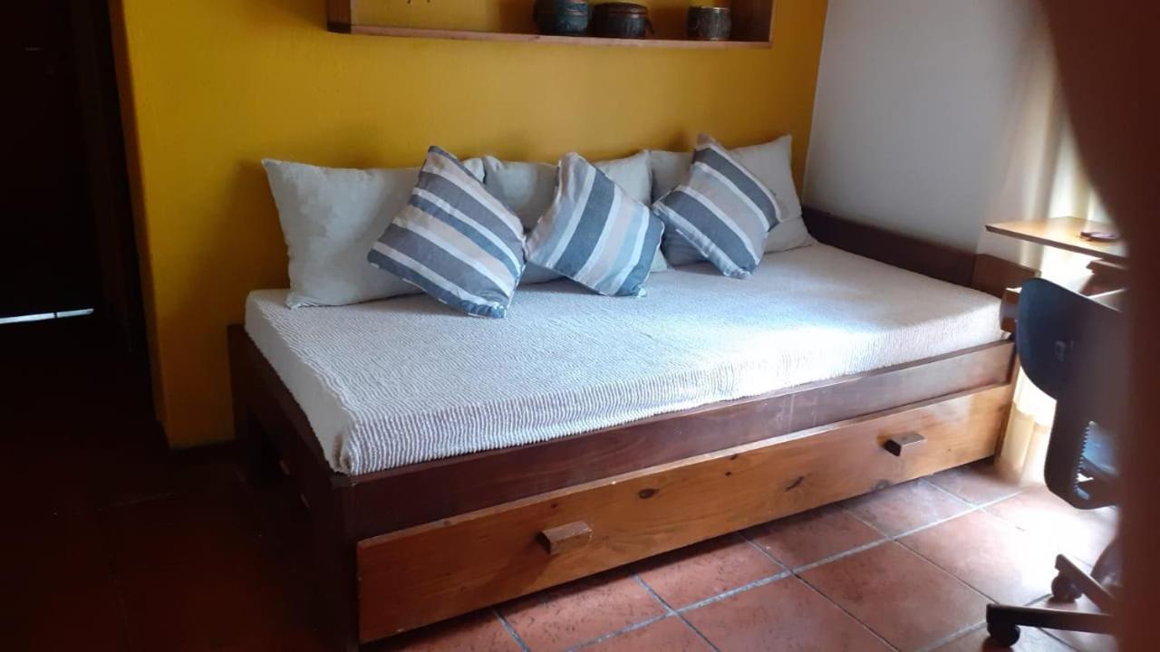 Casa Confortable - Parque Central - Estacionamiento, Patio, 3 Banos, 5 Habitaciones - La Cieneguita Dış mekan fotoğraf
