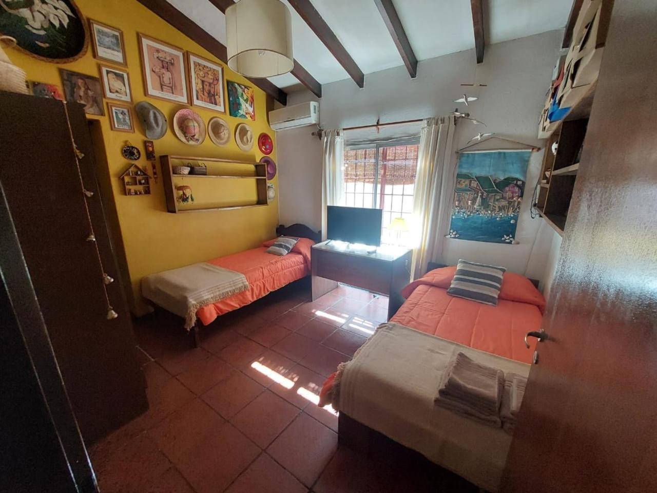 Casa Confortable - Parque Central - Estacionamiento, Patio, 3 Banos, 5 Habitaciones - La Cieneguita Dış mekan fotoğraf